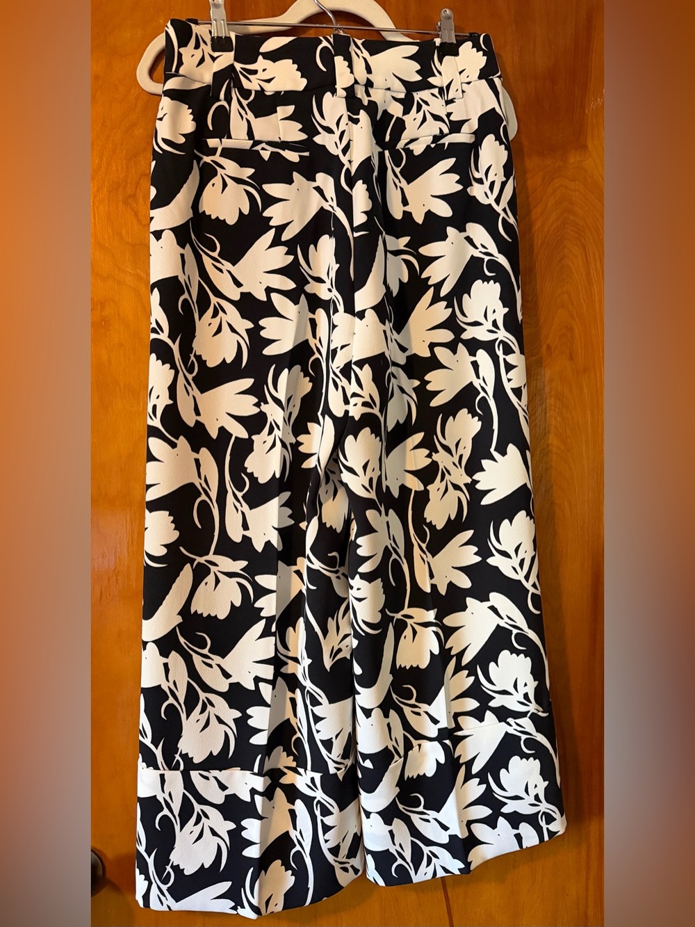 NWT J. Crew Women’s Black and White Floral, Deep Cuff, Cropped Pants - size 6
